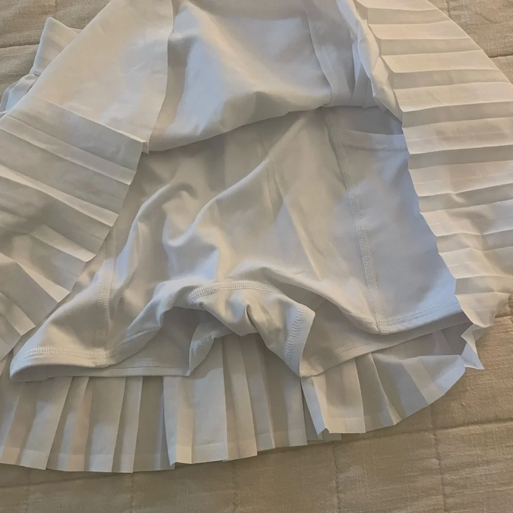 ALO Yoga Women's White Pleated Skirt